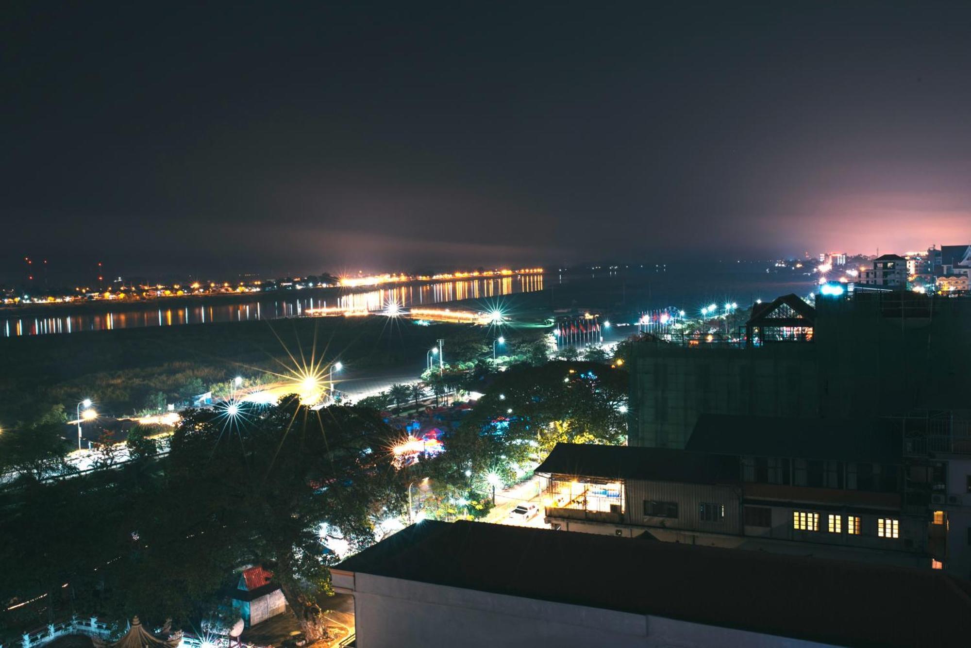V Hotel Vientiane Exterior foto